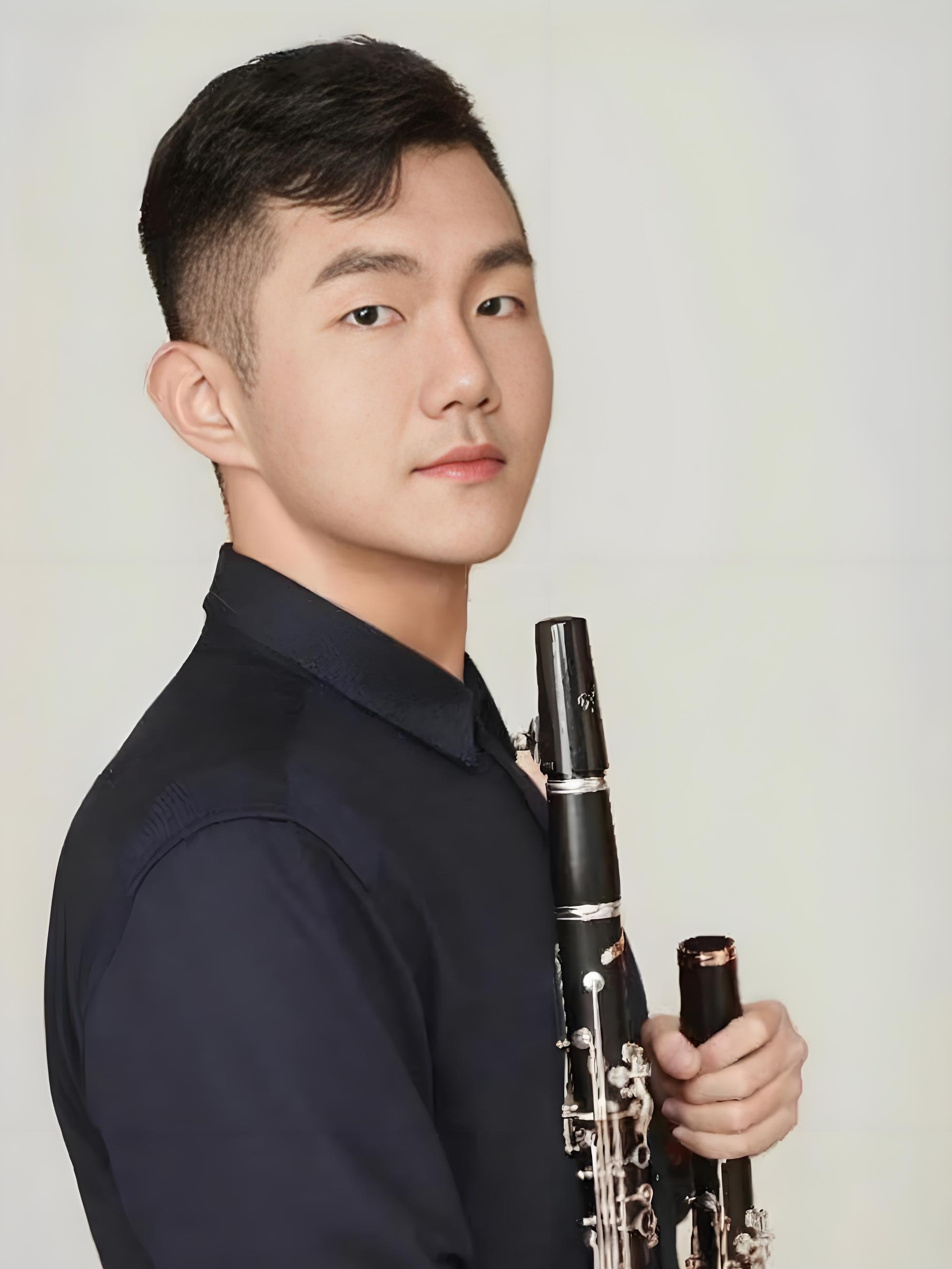 中国内地男音乐家、作曲家、作词人、音乐人、演员张瑞珅的高清写真图