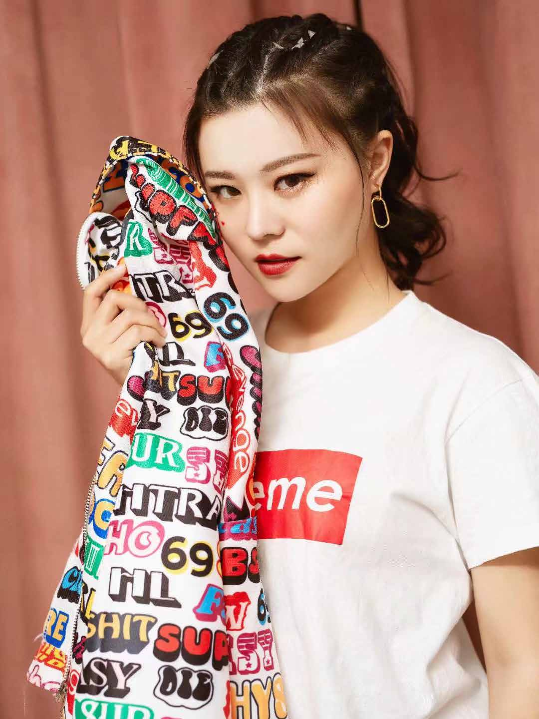 中国流行女音乐唱作人李乐乐的高清写真图