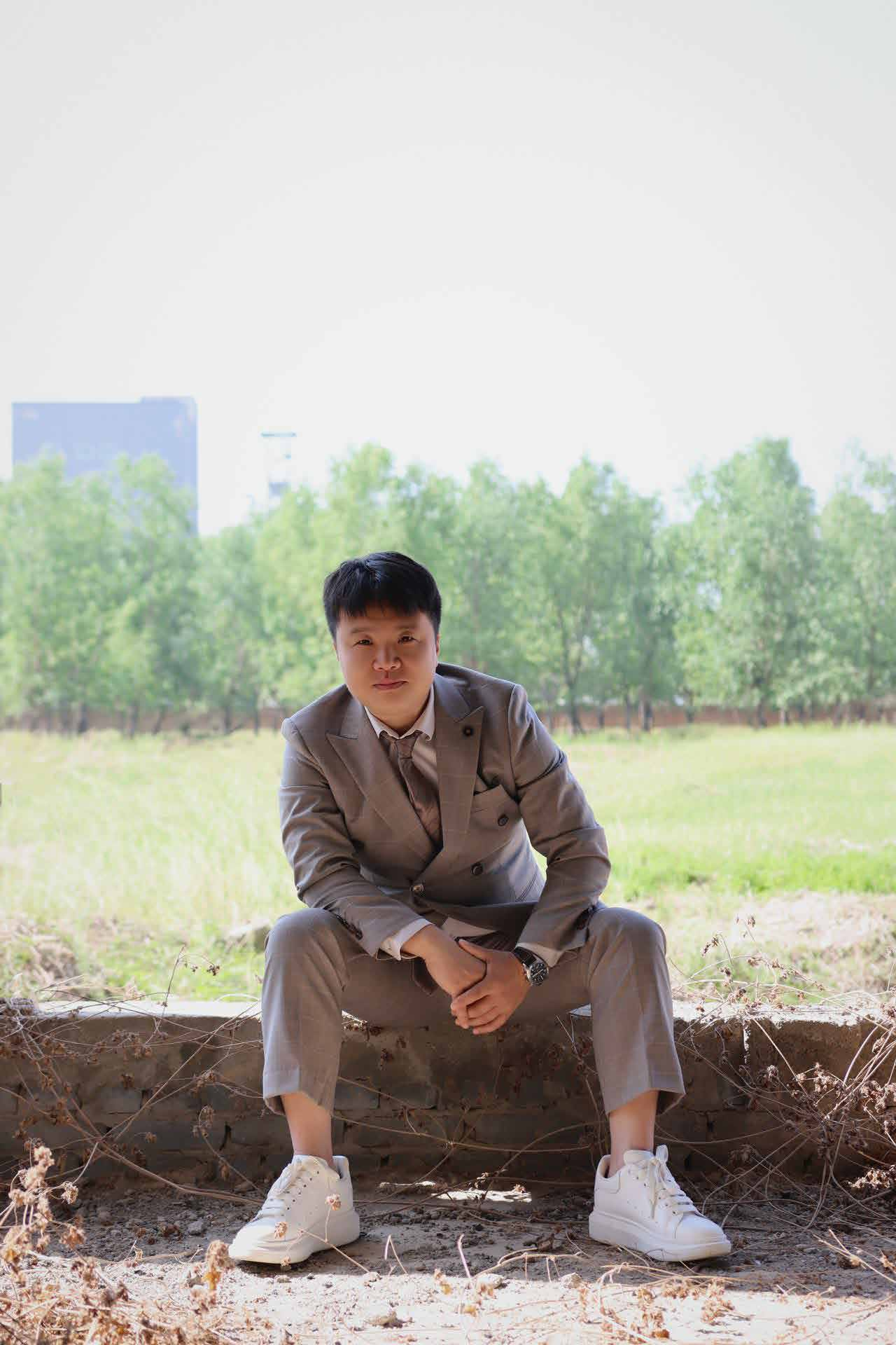 中国流行男音乐唱作人王超然的写真图3